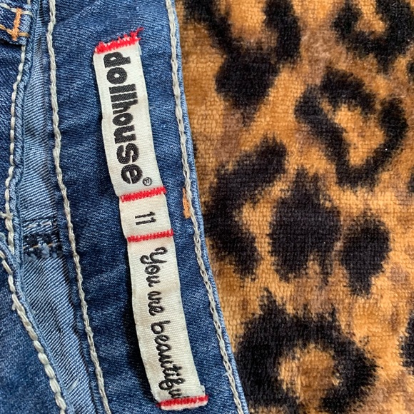 Doll house shorts PLUS an off the should top👀 - Picture 4 of 6